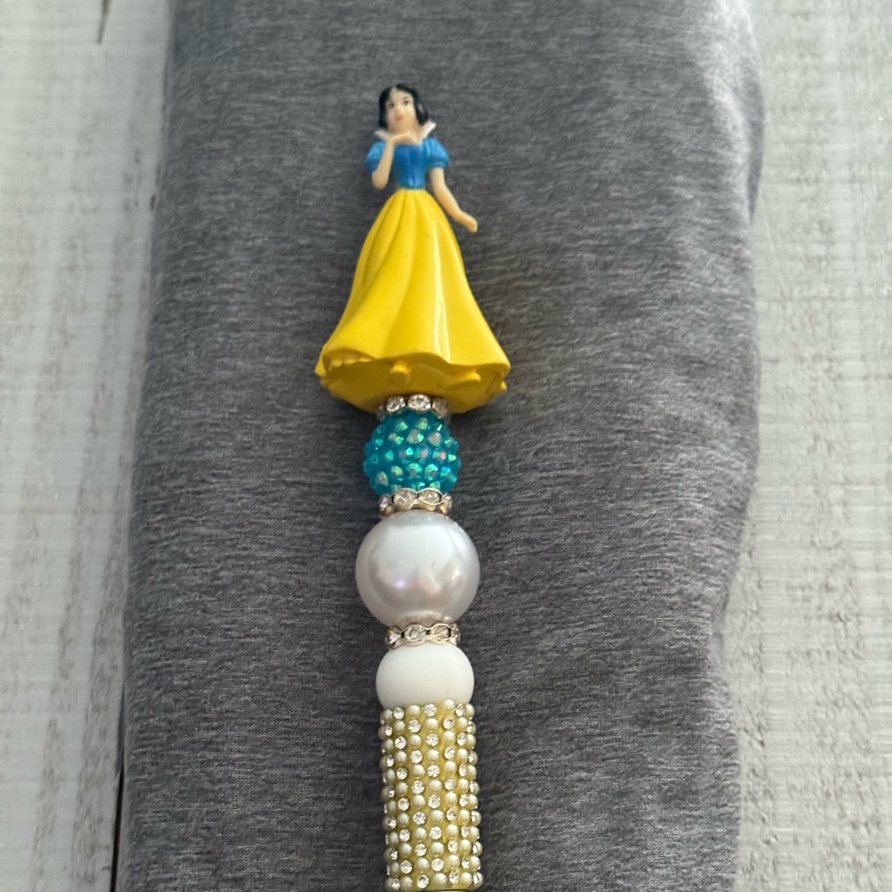 Snow White Beaded Pen with Yellow Skirt Figurine